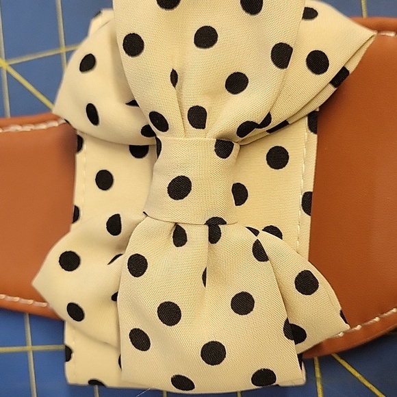 Polka Dot Bow Sandals Size 9 (41) Cream Bow w Black Polka Dot Flat - Picture 3 of 7